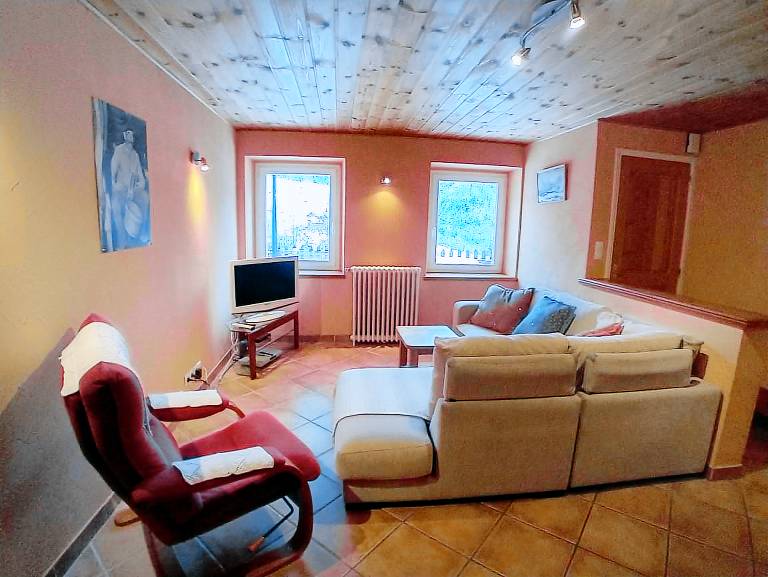 Gite with patio, grill & yard — photo 3