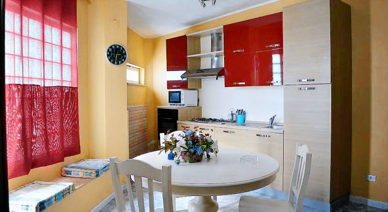 Pleasant serviced apartment with patio | Dogs allowed — photo 3