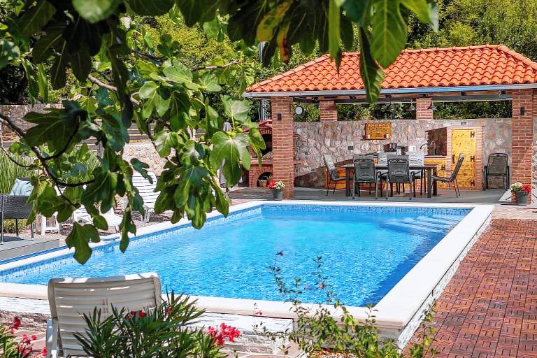 Fully equipped pleasant vacation home with garden, BBQ & private pool | Beach view | Good for workation | Pets are welcome — photo 2