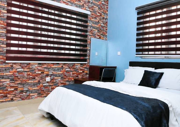 Secured Mayfair Gardens Estate 3 Bedroom Apartment — photo 2