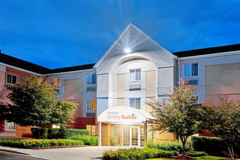 Sonesta Simply Suites Chicago Waukegan in Waukegan, IL