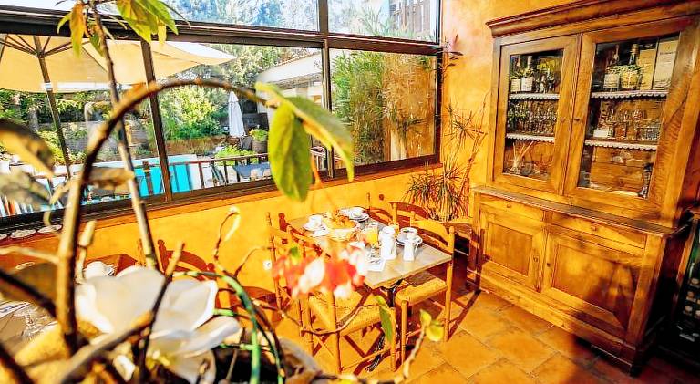 LOGIS HOTEL L' Auberge d'Uzes — photo 5