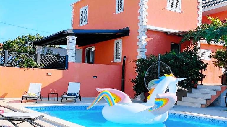 Villa with terrace, private pool & yard — photo 2