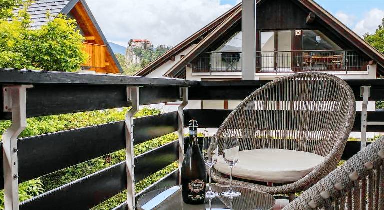 Holiday apartment with garden & patio in Bled