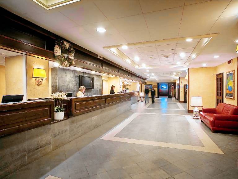 Pleasant serviced apartment with sauna, yard & pool | Next to the ski | Pets are welcome — photo 2