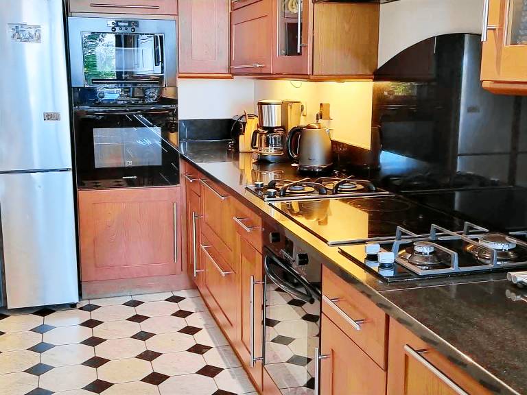 Pleasant cottage with grill, garden & hot tub | Pet-friendly — photo 5