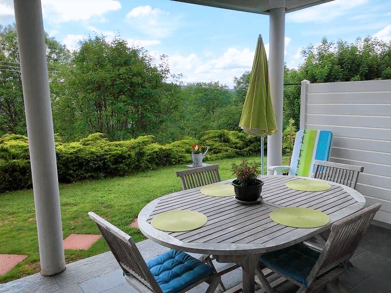 Holiday apartment with garden, patio & BBQ | Garden view — photo 5