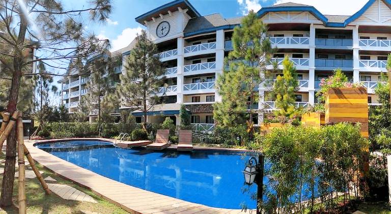 Apartment with pool in Tagaytay