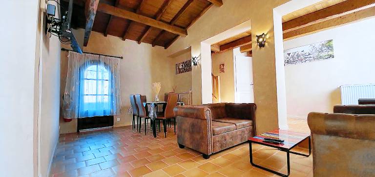 Villa with garden, BBQ & hot tub | Pets are welcome — photo 4