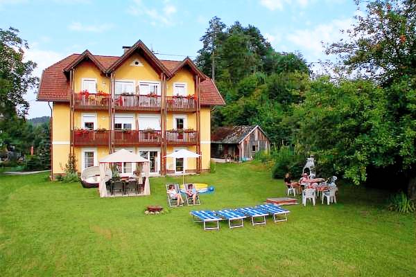 Holiday apartment with yard & BBQ — photo 2
