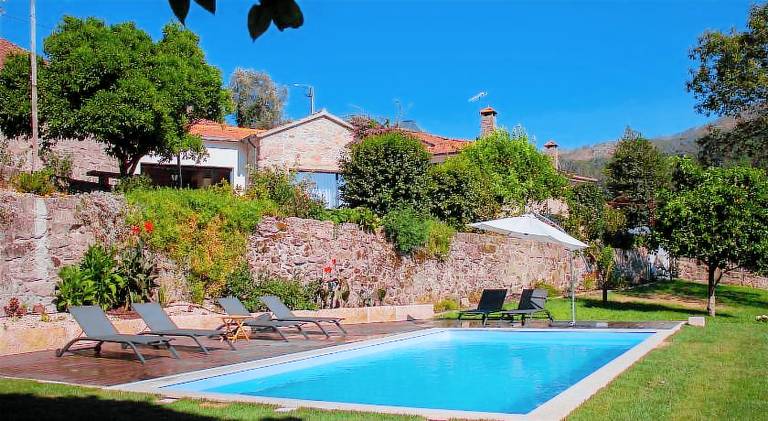 Villa with yard, patio & BBQ | Pets allowed in Braga
