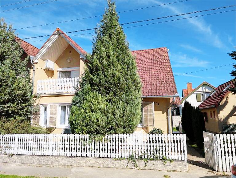 House Balatonkeresztúr