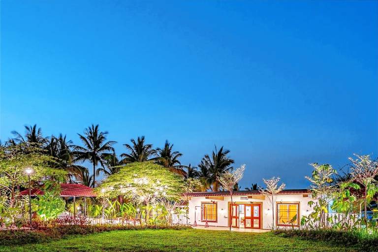 Villa with garden, pool & barbecue in Nashik