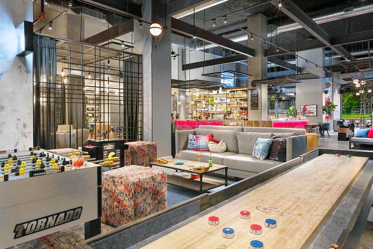 Moxy Chicago Downtown — photo 3