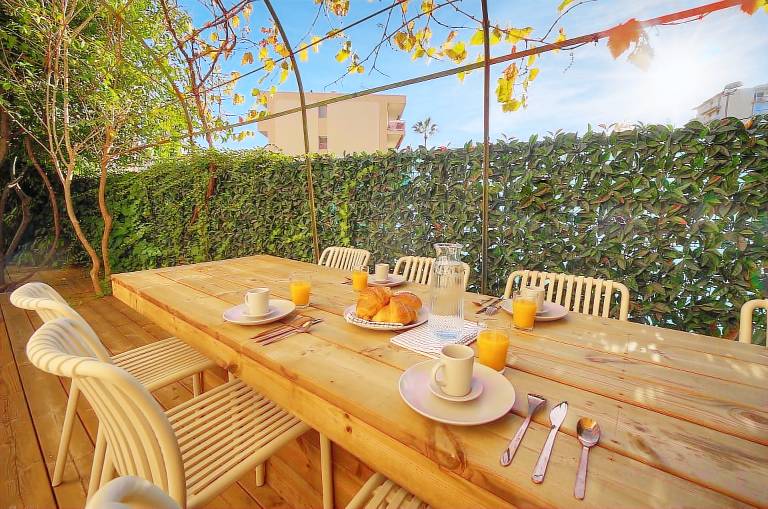 Family-friendly spacious apartment with patio | Dogs allowed — photo 3