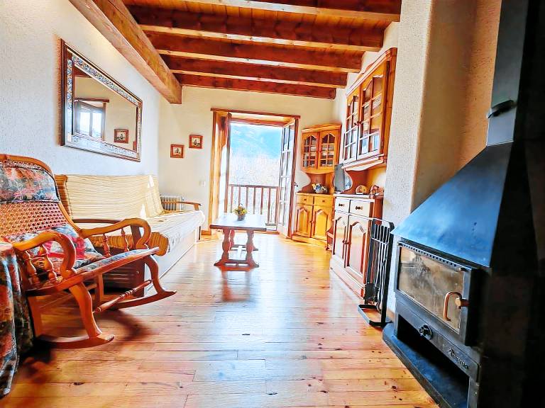 Pleasant apartment with yard | Pet-friendly — photo 5