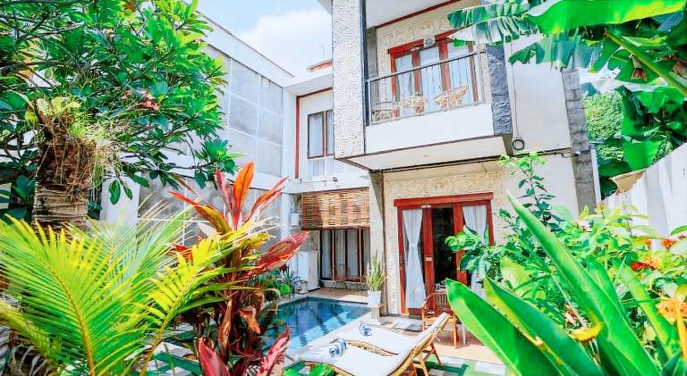 Shantia Villa 10 minutes walk to Double Six Beach Seminyak in Kuta