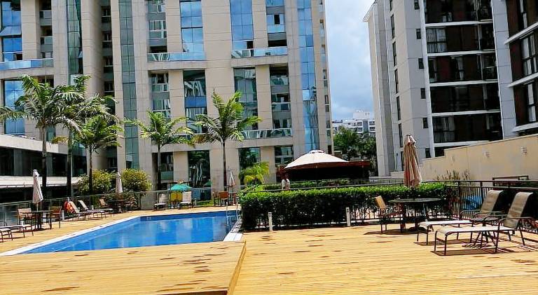 Serviced apartment with pool, barbeque & garden — photo 4