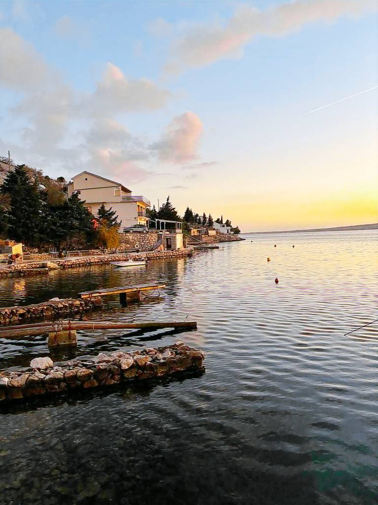 Holiday apartment with BBQ | Beach view in Senj