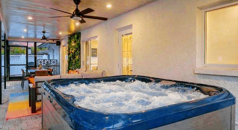 Vacation home with hot tub & pool — photo 5