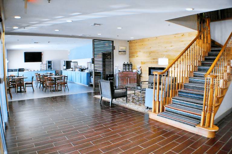Country Inn & Suites by Radisson, Topeka West, KS — photo 5