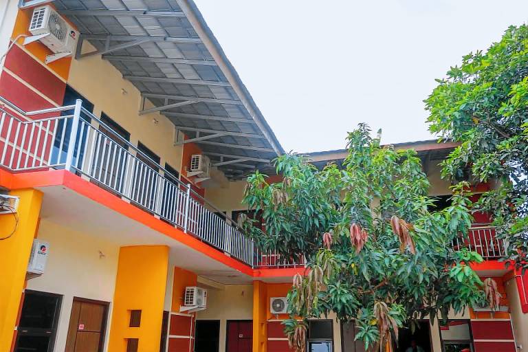 RedDoorz near Stasiun Kroya