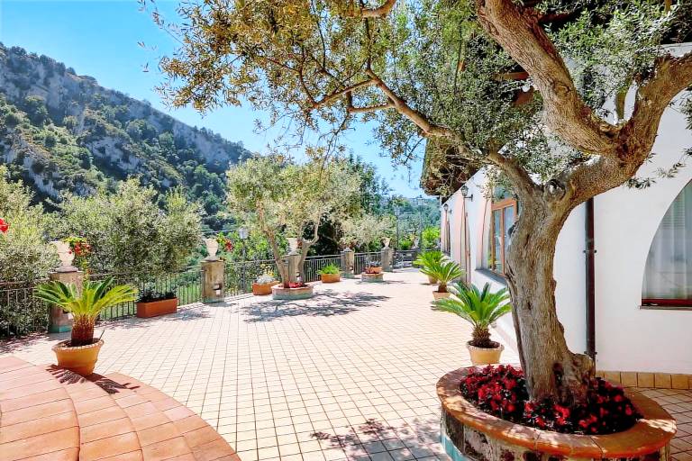 Villa 'Azzurra' with Sea View, Wi-Fi and Air Conditioning — photo 4