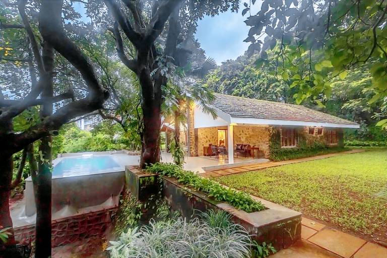 Vacation home with garden & pool in Nashik