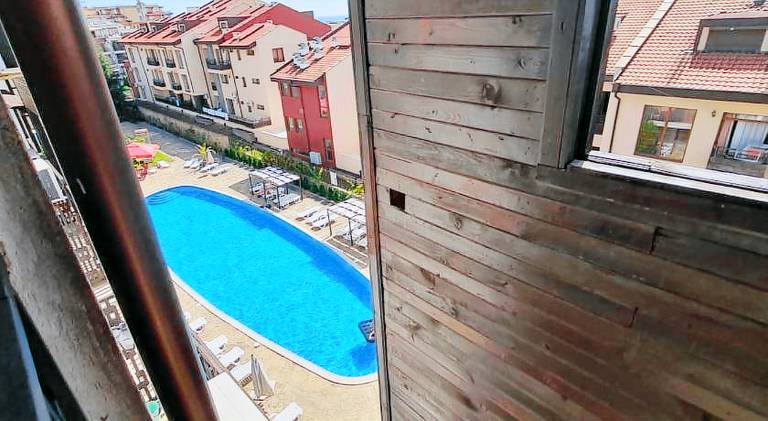 Apartment with pool — photo 3