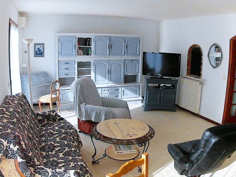 Wohnung in der Nähe von Strand, Zentrum, Geschäften — photo 2