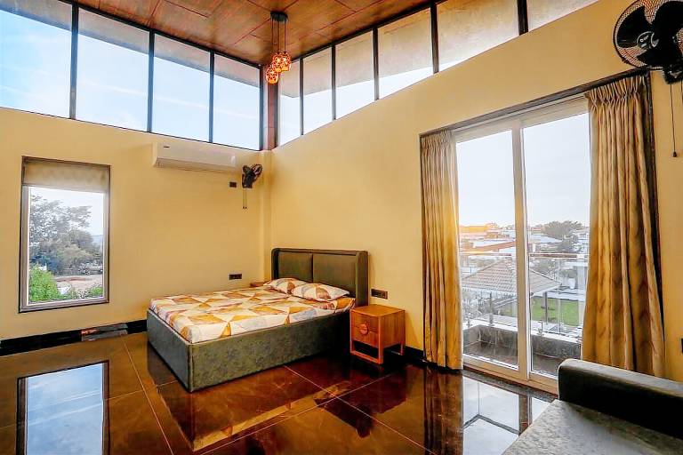 Fully equipped villa with pool & yard | Perfect for remote work | Pets allowed — photo 2