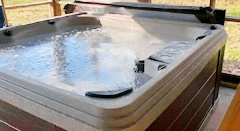 Vacation home with jacuzzi — photo 5