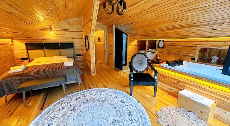 Serviced apartment with garden & hot tub in Camlihemsin