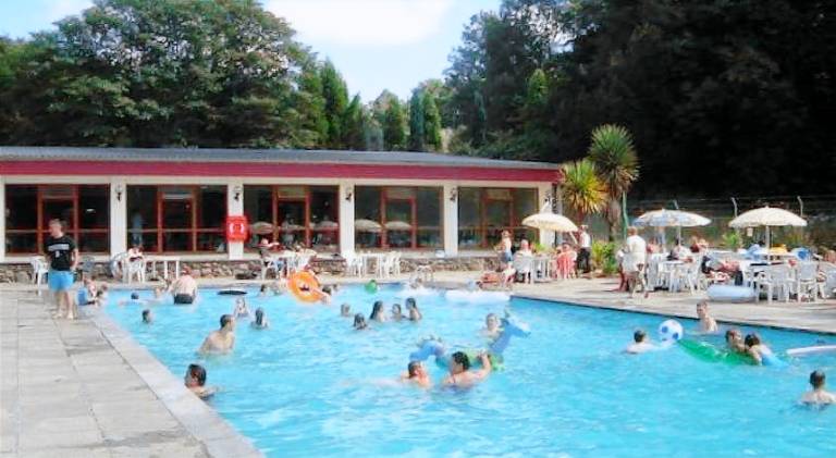 Chalet with pool — photo 4