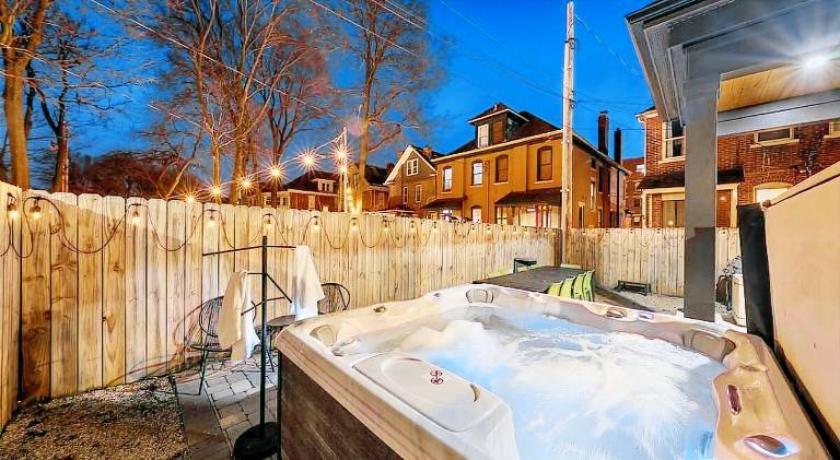 Vacation home with hot tub | Pets are welcome — photo 4