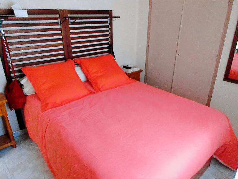 Beautiful 2-bedroom apartment less than 50m from the beach and side sea views — photo 2