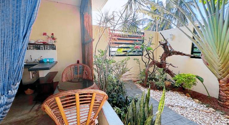 Serviced apartment with patio & yard | Dogs allowed — photo 4