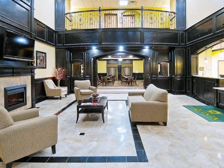 La Quinta Inn & Suites by Wyndham DFW Airport West - Bedford — photo 3