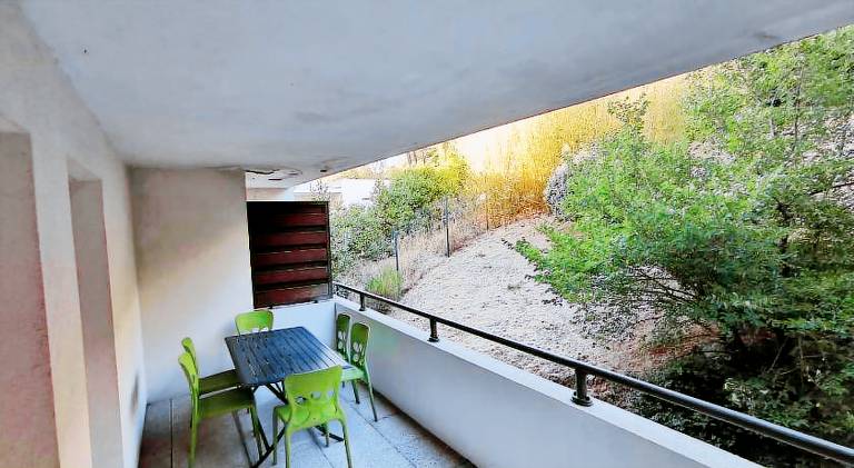 Rental apartment with patio — photo 5