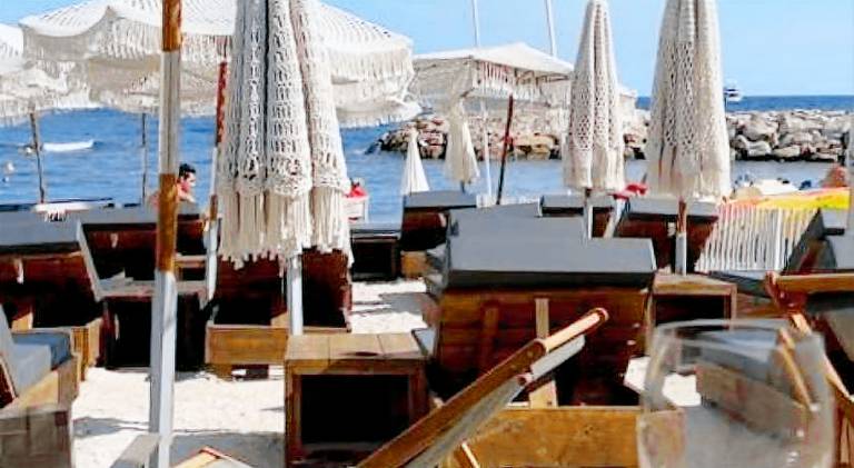 Rental apartment | Next to the beach | Pets are welcome in Èze