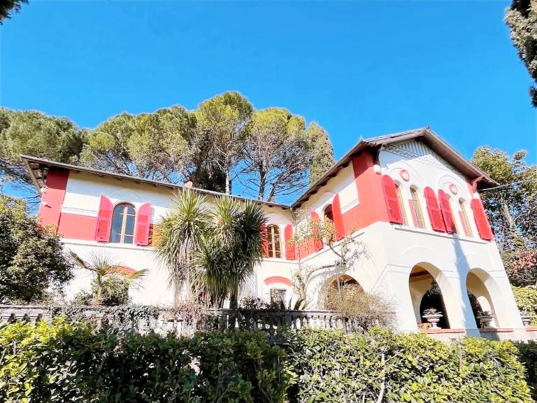 Vacation home with private pool, grill & yard | Nature view — photo 2