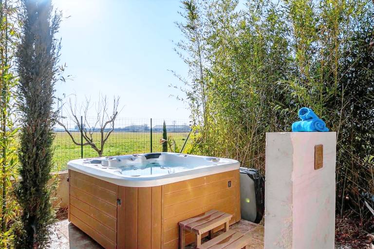 Children-friendly pleasant vacation home with hot tub, patio & yard | Perfect for remote work | Pet-friendly — photo 3