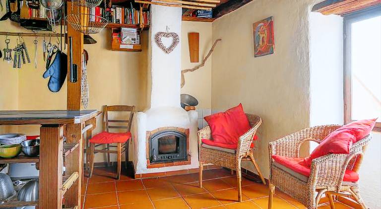 House with garden, grill & patio | Suitable for remote work | Pets allowed — photo 3