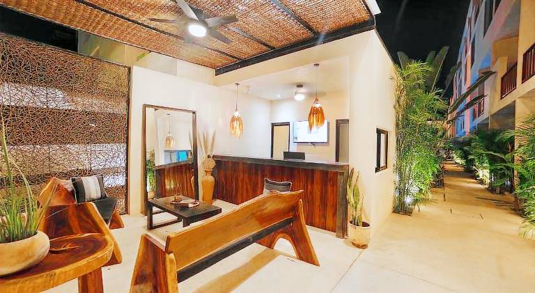 Rental apartment with terrace, hot tub & yard | Pet-friendly — photo 4