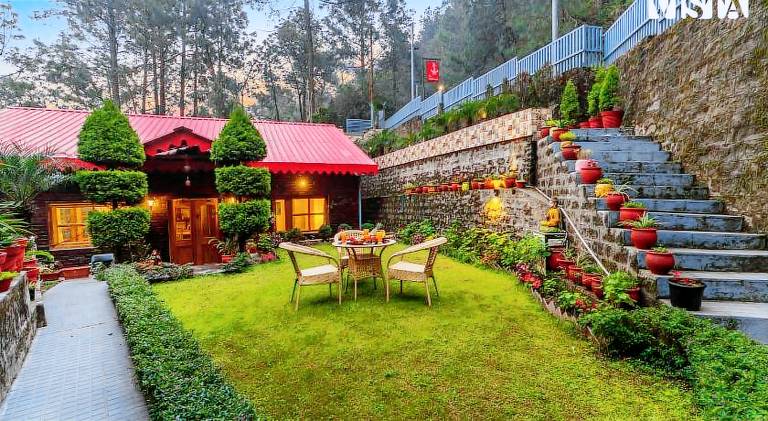 Villa with yard — photo 5