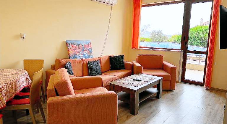 Apartment with pool — photo 5