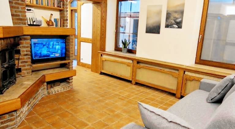 House with hot tub | Pets are welcome — photo 3