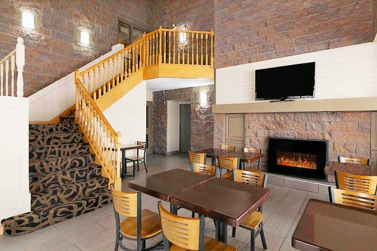 Super 8 By Wyndham Timmins On — photo 2