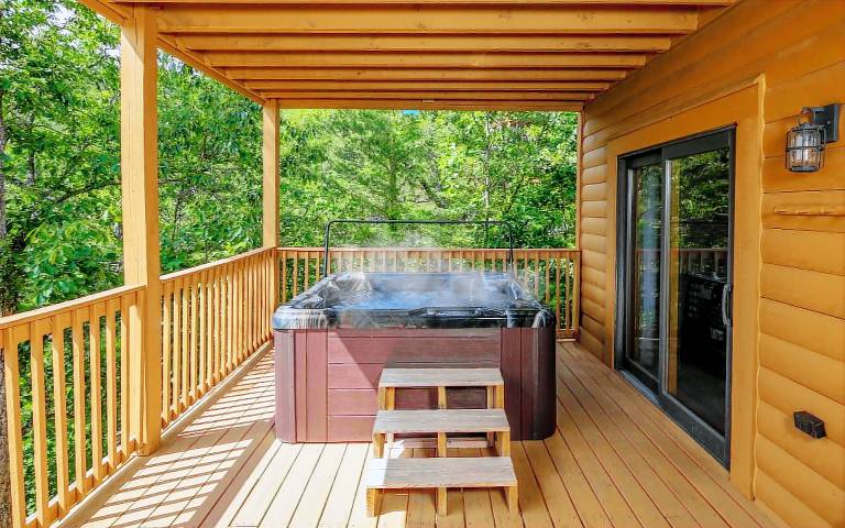 Cabin with patio, barbeque & pool | Mountain view — photo 2