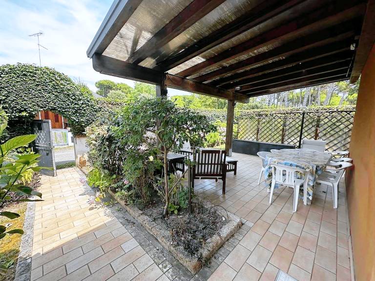 Holiday apartment with yard, BBQ & terrace — photo 5